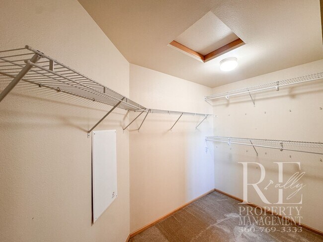 Building Photo - 18128 Mt Walker Dr NE