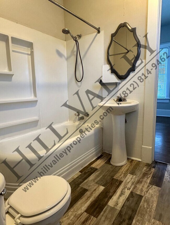 Building Photo - Two Bedroom Home in East Side Location