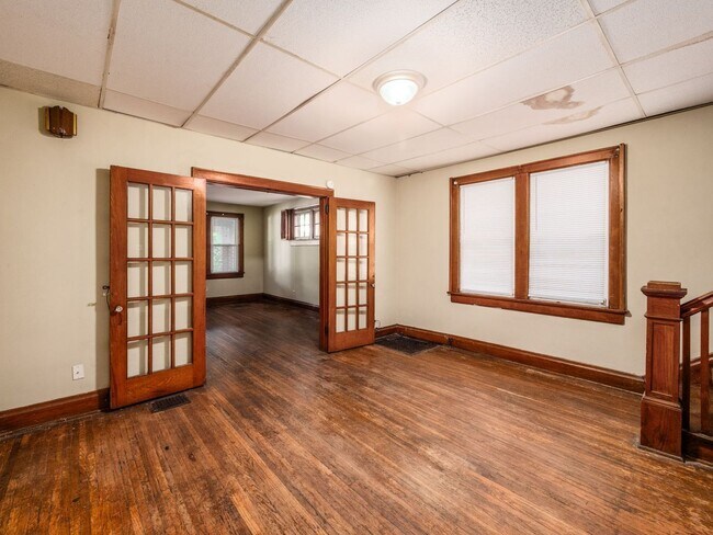 Building Photo - 385 E 13th Ave