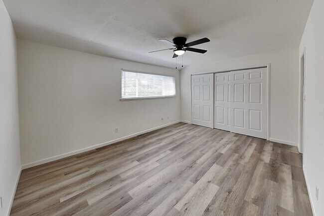 Building Photo - Halfplex with yard in South Land Park