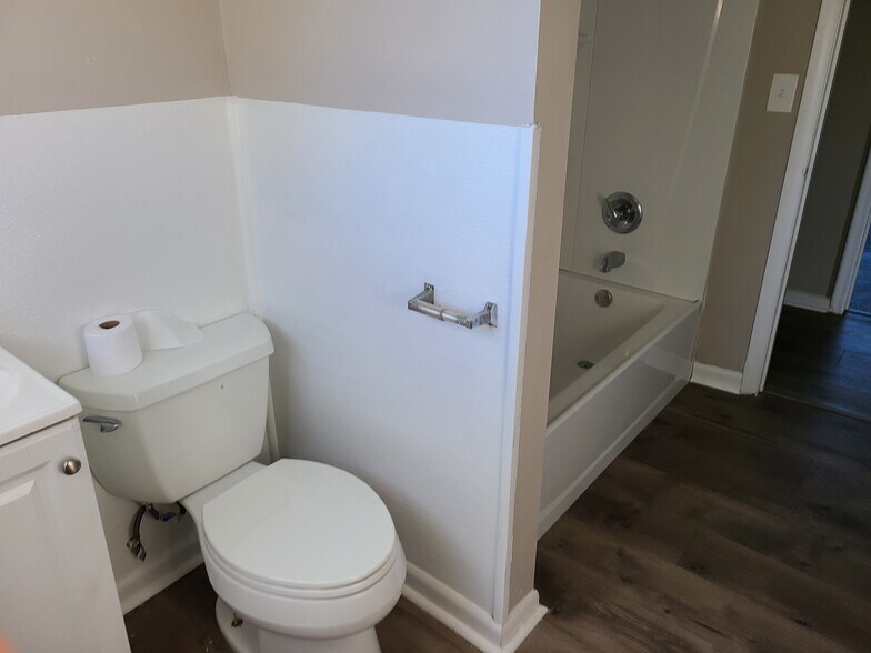 Building Photo - 7995 Stony Creek Rd