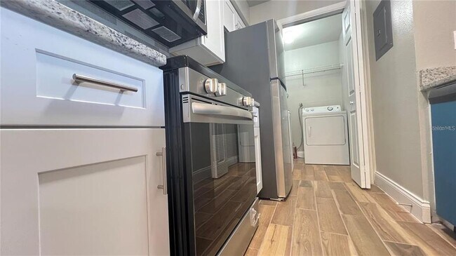 Building Photo - 3038 Parkway Blvd