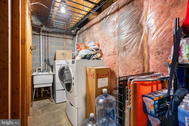 Building Photo - 9033 Blarney Stone Dr