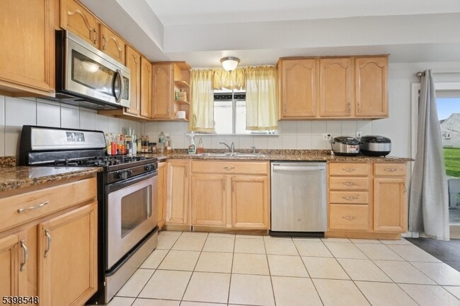 Building Photo - 360 Cotswold Pl