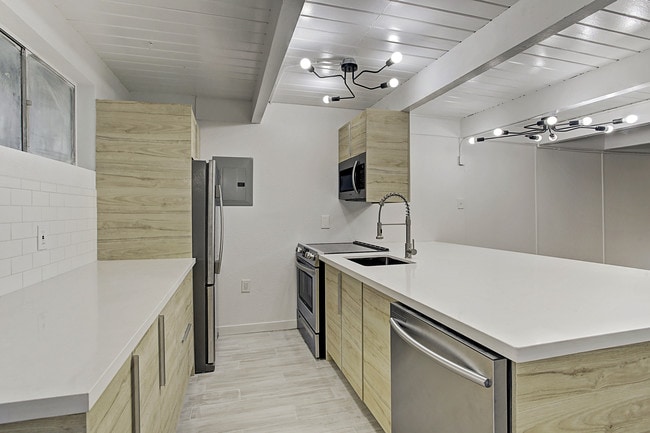 Building Photo - Spruce Bellafontaine