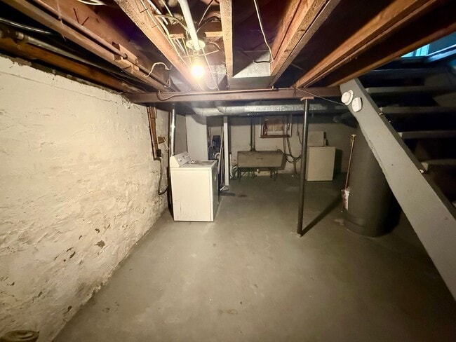 Building Photo - 3 Bed 1 Bath Single Family Home in Rothschild