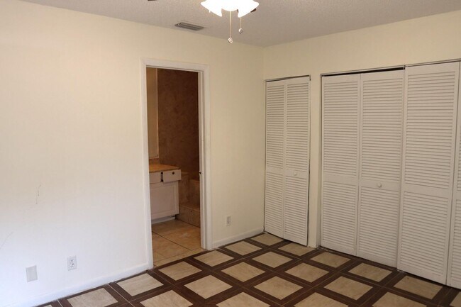 Building Photo - 20 Crossings Cir