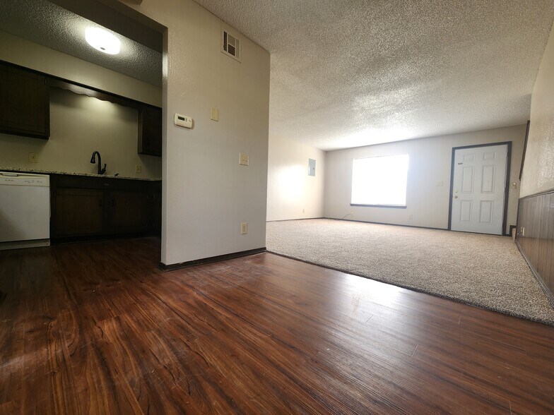 Building Photo - 1400 N Perkins Rd