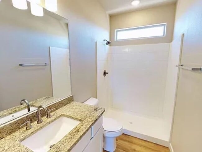 Building Photo - Beautiful Views