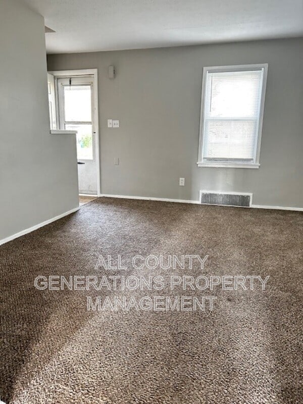 Building Photo - 960 N Central Dr