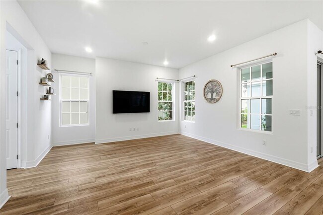 Building Photo - 1859 Treasure Cv