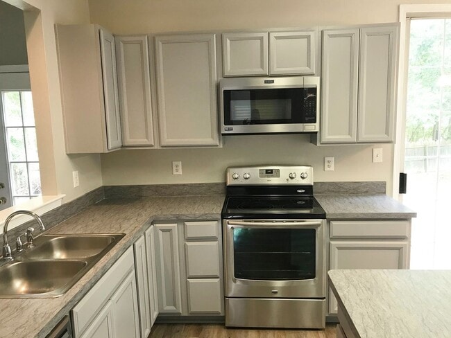 Building Photo - Oakbrooke Meadows