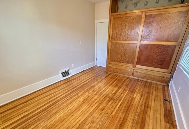 Building Photo - 2798 S Acoma St