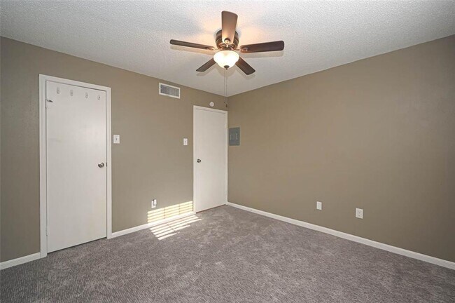 Building Photo - 2120 El Paseo St