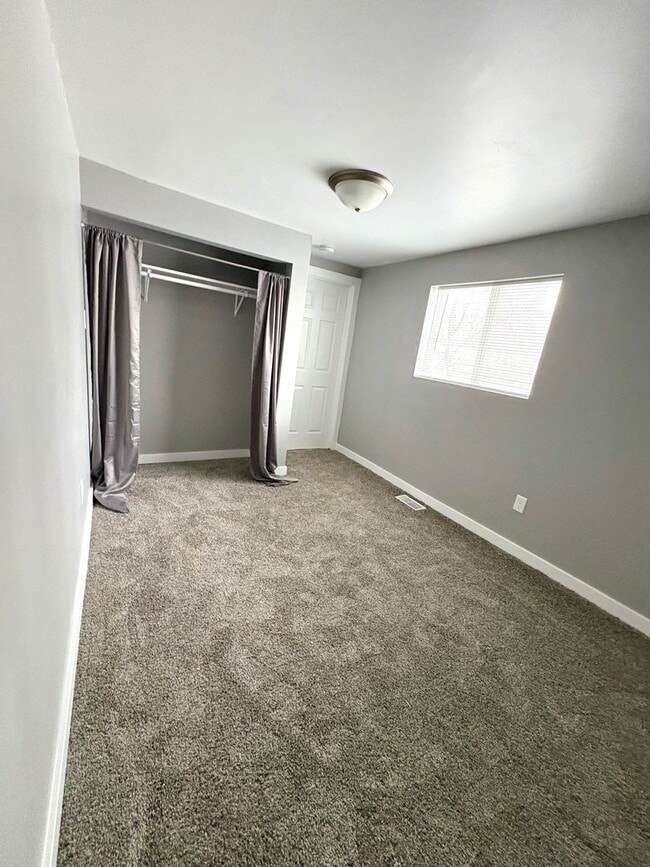 Building Photo - 194 Lindsey Ave