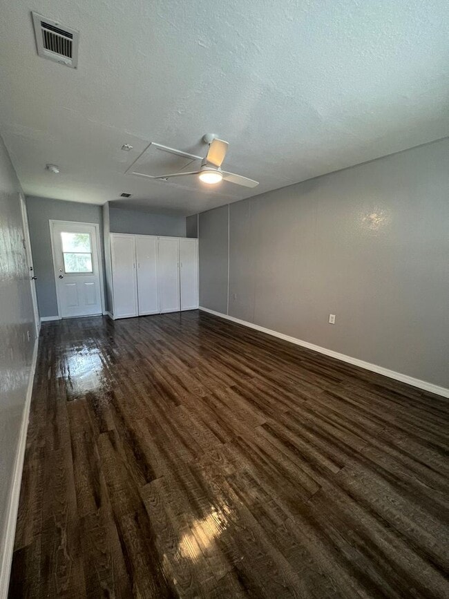 Building Photo - UPDATED 2/1 Home Available now!