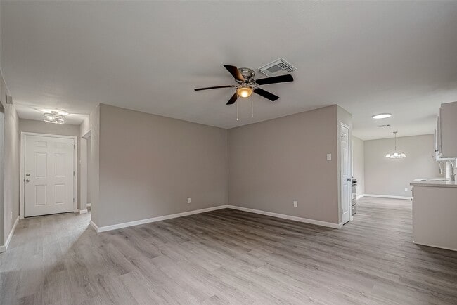 Building Photo - 8619 Valley Meadow Dr