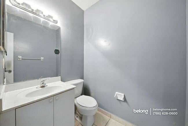 Building Photo - 2915 SE 15th Terrace