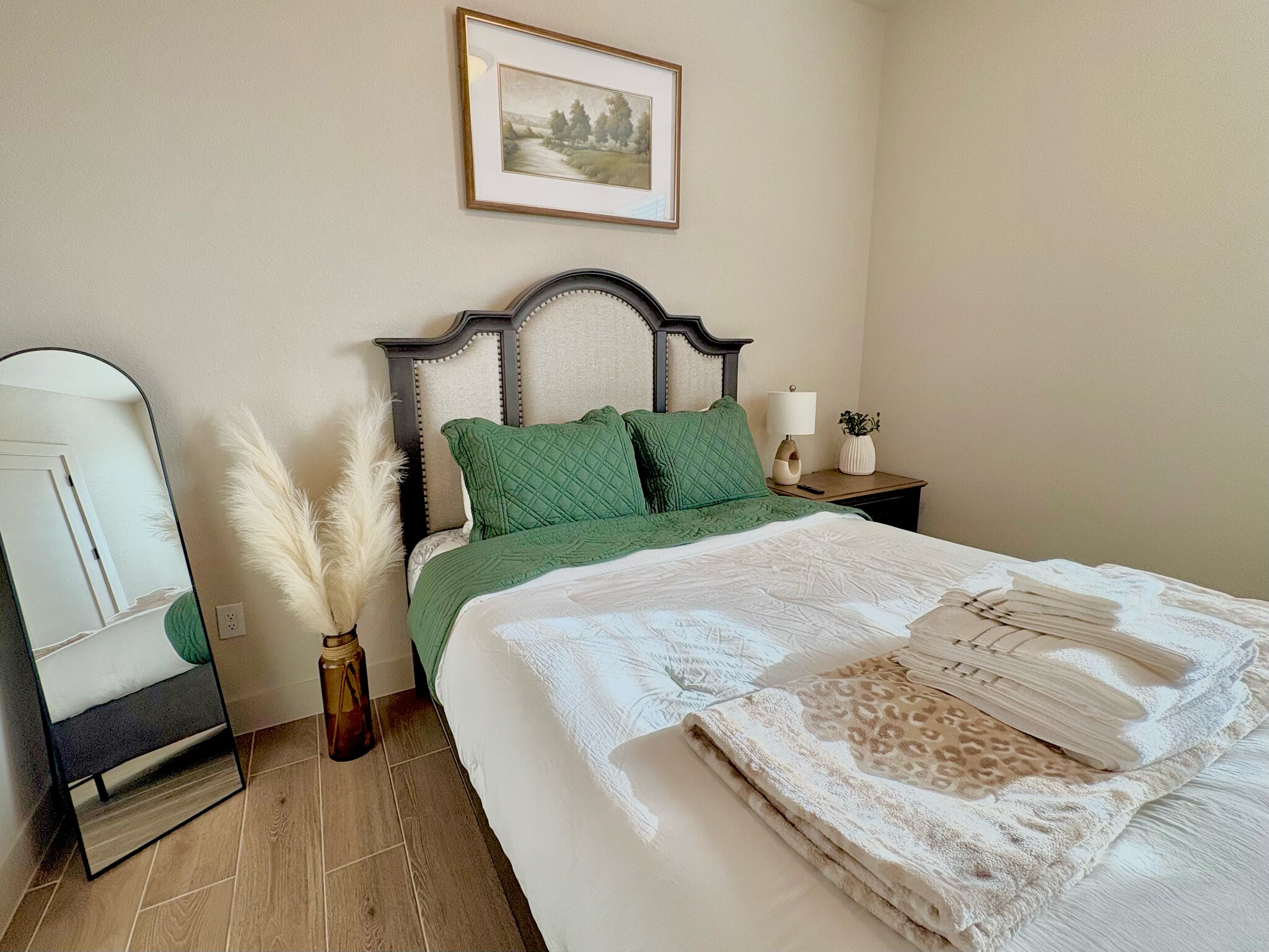 Building Photo - 275 Ginger St