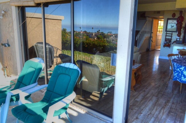 Building Photo - Panoramic ocean view from this 2 bedroom condo up on the hills of San Clemente