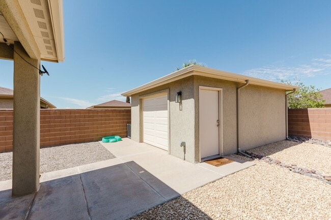 Building Photo - Meticulously kept 4 bedroom home with RV Parking/Hook ups