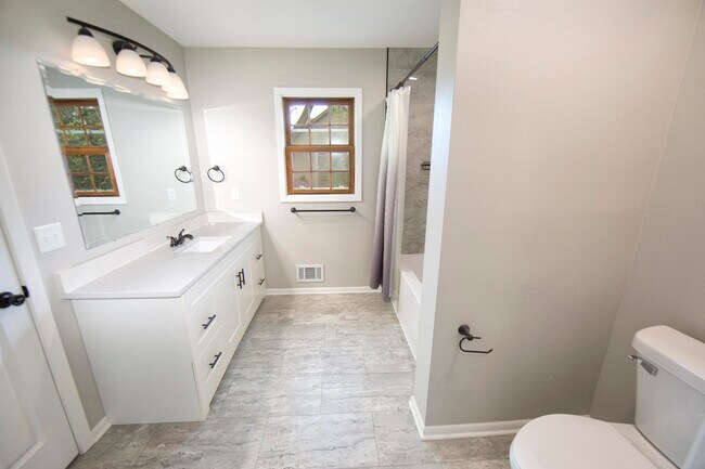 Building Photo - 10234 N La Cresta Dr