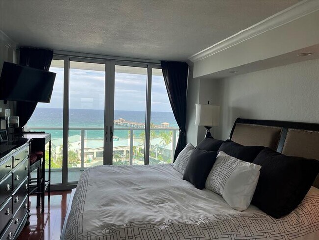 Building Photo - 333 NE 21st Ave