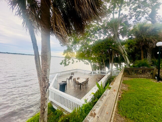 Building Photo - 225 S Tropical Trail