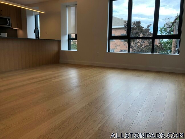 Building Photo - 83 Gardner St