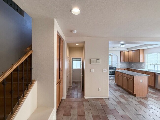 Building Photo - Well-Maintained 2-Story Home with Function...