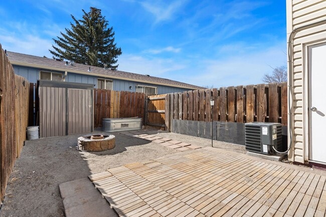 Building Photo - 2 bedroom, 1 bathroom in Loveland.