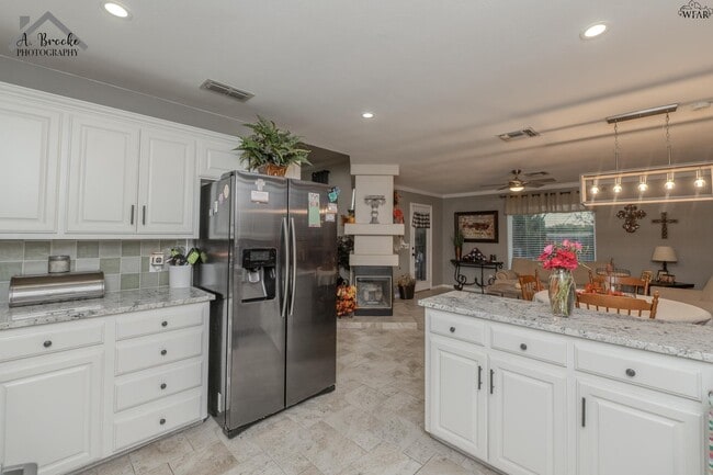 Building Photo - 4901 Belair Blvd