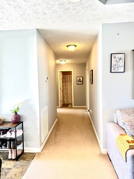 Building Photo - 408 Cedar Hollow Dr