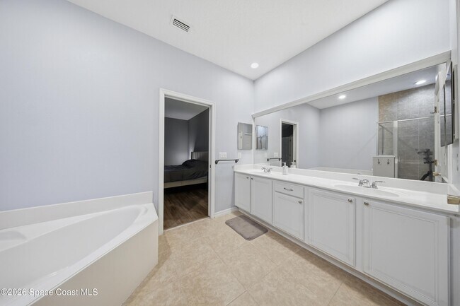 Building Photo - 2039 Tullagee Ave