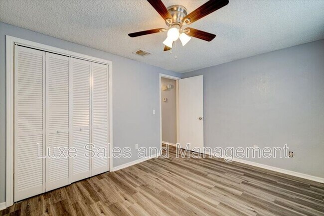 Building Photo - 8506 S Drexel Pl