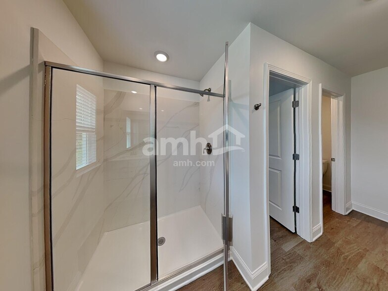 Building Photo - 108 Punderson Dr