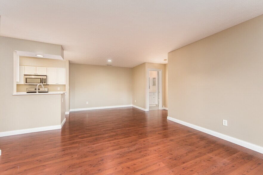 Building Photo - 2257 Hedgerow Road