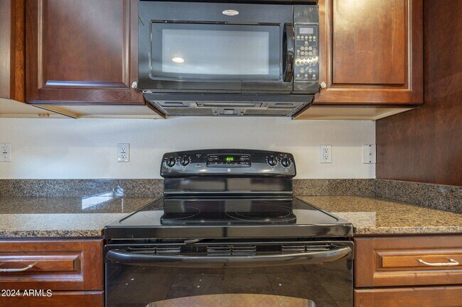 Building Photo - 2873 E Bart St