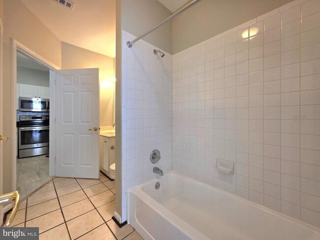 Building Photo - 4560 Strutfield Ln