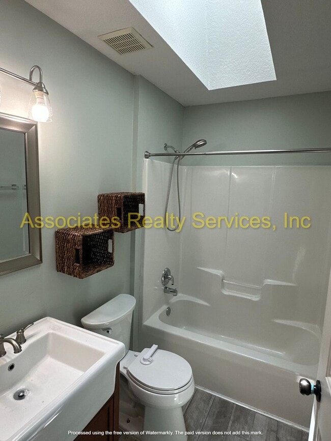 Building Photo - Beautiful Family home in Mentone!