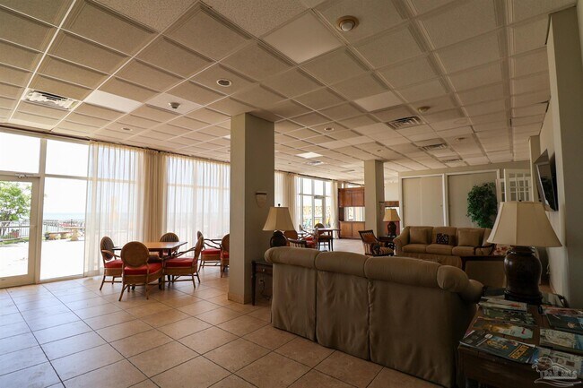 Building Photo - 825 Bayshore Dr