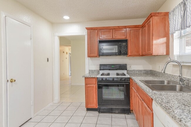 Building Photo - 10927 Spanish Grant Dr