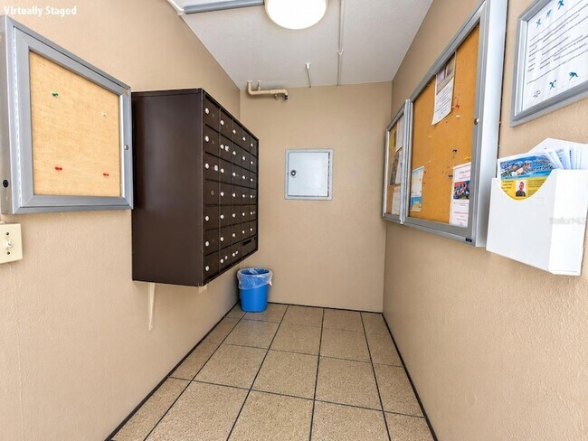 Building Photo - 7625 Sun Island Dr S