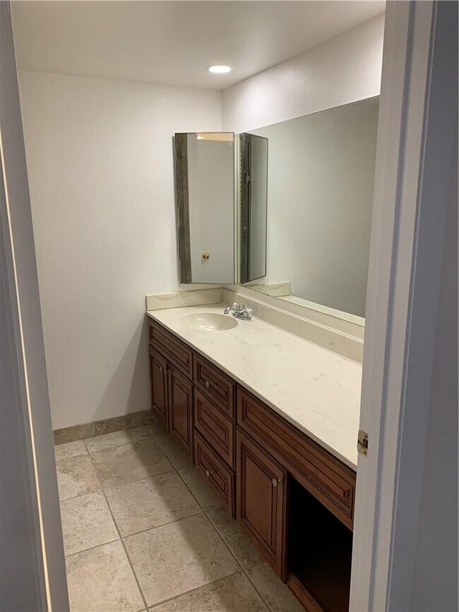 Building Photo - 2942 SW 22nd Cir