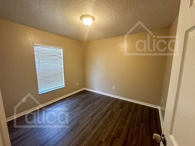 Building Photo - 1317 14th St S
