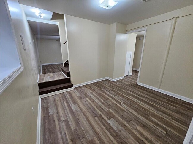 Building Photo - 2596 Woodland Dr NW