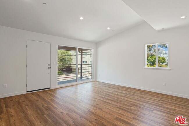Building Photo - 1166 Cochran Ave