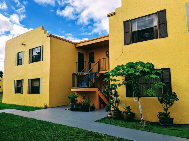 Building Photo - 646 NW 114th Ave