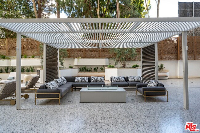 Building Photo - 10601 Wilshire Blvd