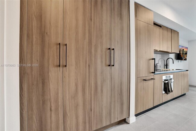 Building Photo - 151 NE 5th St